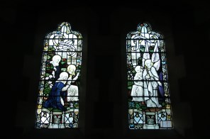 빈 무덤을 찾은 세 명의 여인들_photo by Alwyn Ladell_in the church of St Luke in Parkstone_England.jpg